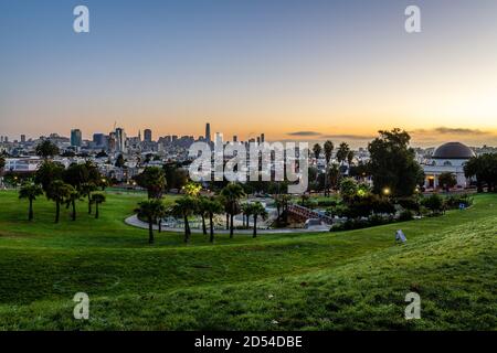 Mission Dolores Park bei Sonnenaufgang Stockfoto