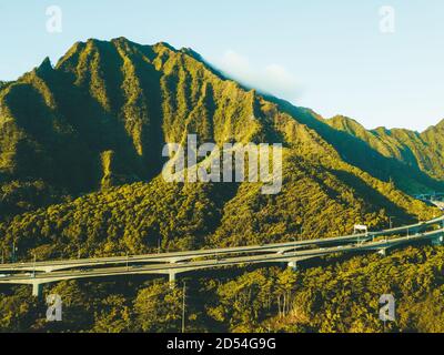 Schöne grüne Berge in Ho'omaluhia Botanical Garden in Hawaii Stockfoto