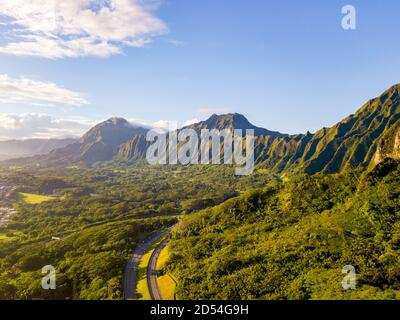 Schöne grüne Berge in Ho'omaluhia Botanical Garden in Hawaii Stockfoto