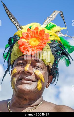 Miami Florida, Homestead Miami Carnival, Caribbean Mardi Gras Masqueraders Festival, schwarzer afrikanischer Mann männlicher Einwanderer Kostüm Kostüme Outfit handgefertigt re Stockfoto