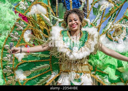 Miami Florida, Homestead Miami Carnival, Caribbean Mardi Gras Masqueraders Festival, schwarze afrikanische Frau weibliche Einwanderer Kostüm Kostüme Outfit handmad Stockfoto