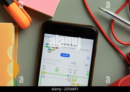 New York, USA - 28. September 2020: LadderTouch Mobile App Logo auf Handy-Bildschirm Nahaufnahme, illustrative Editorial Stockfoto