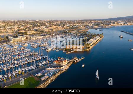 Luftaufnahme der Marina in Redondo Beach, Kalifornien bei Sonnenuntergang Stockfoto