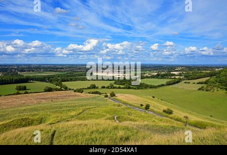 Blick vom Dragon Hill, unter Uffington White Horse und Uffington Castle, Oxfordshire, Großbritannien Stockfoto
