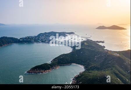 Luftaufnahme von Cheung Chau, einer kleinen Insel in Hongkong. Stockfoto