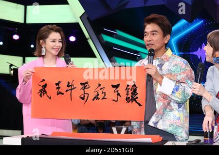 Taipeh. Oktober 2020. Vivian Hsu kommt zu Jacky Wu, Hank Chen und Lulu®s Hot Door Night±, um am 12. Oktober 2020 ihr neues Album¯i± m V   in Taipei, Taiwan, China zu promoten.(Foto by TPG) Credit: TopPhoto/Alamy Live News Stockfoto