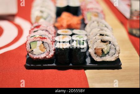 Nahaufnahme von Sushi-Rollen Stockfoto