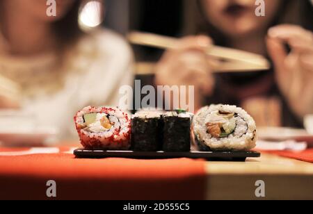 Nahaufnahme von Sushi-Rollen Stockfoto