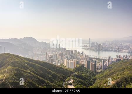 Blick über die Skyline von Hongkong vom Jardines Lookout, in der Nähe von Mt Butler auf Hong Kong Island. Stockfoto