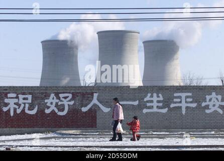 Slogan Auf Wand Uber Globale Erwarmung Umweltverschmutzung Und Umwelt Kummern Sie Sich Stockfotografie Alamy