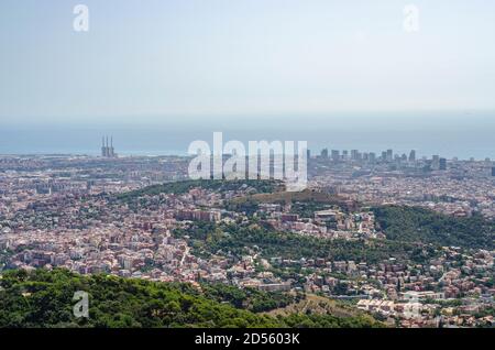 Blick auf die Stadt von der Spitze des Tibidabo Stockfoto