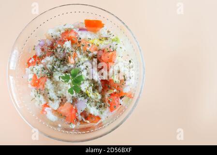 Traditionelle orientalische Salat Tabbouleh in Schüssel Stockfoto