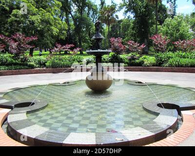 Brunnen vor dem Conservatory von Fitzroy Gardens in Melbourne, Australien Stockfoto