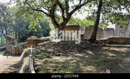 Monticchio – Scorcio dei ruderi del Monastero di Sant'Ippolito Stockfoto