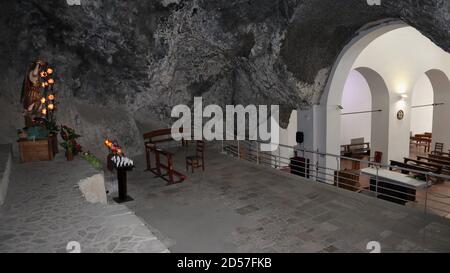 Monticchio – Scorcio della grotta di San Michele Stockfoto