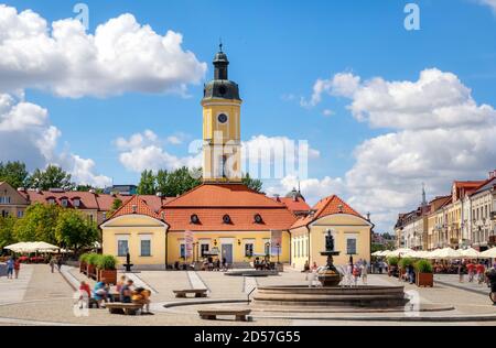 Bialystok, Polen. Rynek Kosciuszki Hauptplatz mit historischem Rathaus Stockfoto