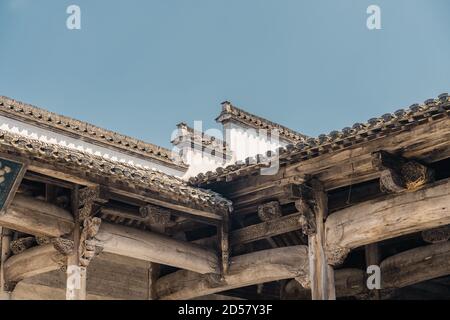 Detailansicht der traditionellen Architektur im Dorf Xidi, China. Stockfoto