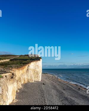 Am späten Nachmittag in Birling Gap in der Nähe von Eastbourne. Küste des National Trust mit weißen Klippen. Stockfoto