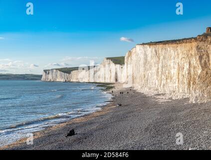 Am späten Nachmittag in Birling Gap in der Nähe von Eastbourne. Küste des National Trust mit weißen Klippen. Stockfoto