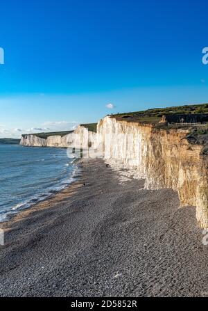 Am späten Nachmittag in Birling Gap in der Nähe von Eastbourne. Küste des National Trust mit weißen Klippen. Stockfoto