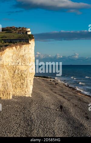 Am späten Nachmittag in Birling Gap in der Nähe von Eastbourne. Küste des National Trust mit weißen Klippen. Stockfoto