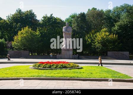 LVIV / UKRAINE - 06. OKTOBER 2018: Denkmal des ukrainischen Dichters und Schriftstellers Ivan Franko Stockfoto