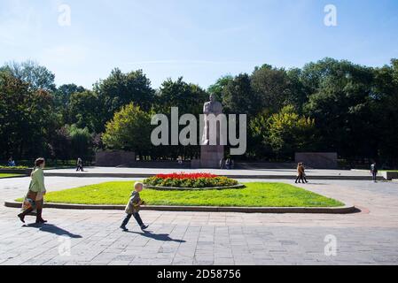 LVIV / UKRAINE - 06. OKTOBER 2018: Denkmal des ukrainischen Dichters und Schriftstellers Ivan Franko Stockfoto