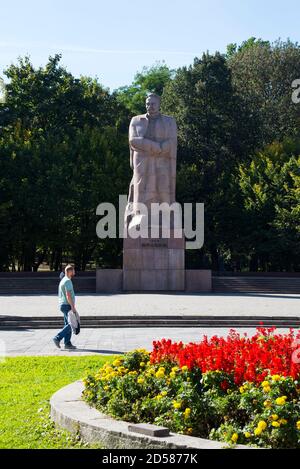 LVIV / UKRAINE - 06. OKTOBER 2018: Denkmal des ukrainischen Dichters und Schriftstellers Ivan Franko Stockfoto