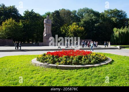 LVIV / UKRAINE - 06. OKTOBER 2018: Denkmal des ukrainischen Dichters und Schriftstellers Ivan Franko Stockfoto