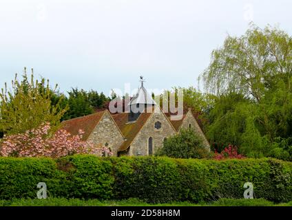 St Peter and St Mary Church, Fishbourne, Chichester West Sussex. Schöne englische Landkirche mit Platz zum Kopieren, um bei Bedarf Text hinzuzufügen. Stockfoto