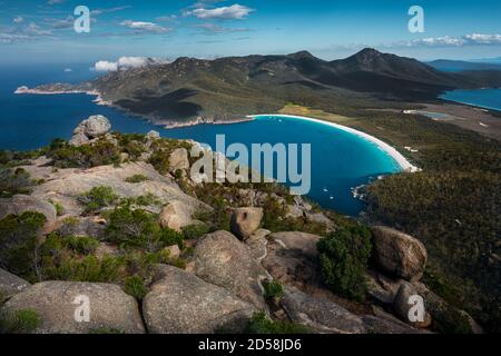 Unglaubliche Wineglass Bay im Freycinet National Park. Stockfoto