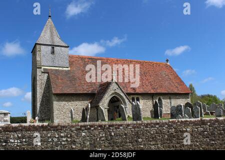 St. Nicholas Church ist die anglikanische Pfarrkirche von West Itschenor, einem Dorf im Chichester Bezirk von West Sussex, Großbritannien. Stockfoto