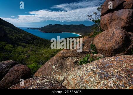 Unglaubliche Wineglass Bay im Freycinet National Park. Stockfoto