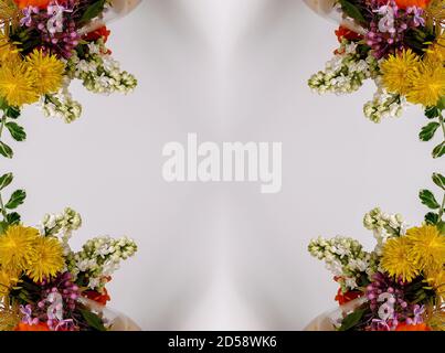 Blumen, visuelle Wirkung eines Spiegels, Raum für Texteingabe, abstrakte Tapete, voller Farben, seltsame Ornamente und Formen, Hintergrund mit schönen Geo Stockfoto