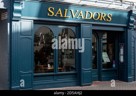 Killarney Shops Bars Restaurants Salvadors Restaurant an der High Street im Killarney County Kerry Irland Stockfoto