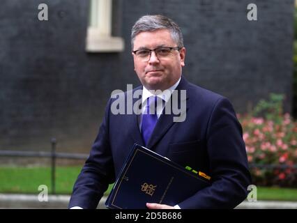 London, Großbritannien. Oktober 2020. Robert Buckland, Lord Chancellor und Secretary of State for Justice, kommt zur Kabinettssitzung. Kredit: Mark Thomas/Alamy Live Nachrichten Stockfoto