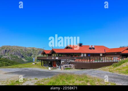 Fjellkafeen Red Cafe Hütte auf der Skipiste, Skicenter in Hemsedal, Viken, Norwegen. Stockfoto