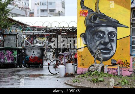 Bemalte Gebäude in Metelkova in Ljubljana, einer Stadt Autonomes Kulturzentrum in Slowenien Stockfoto