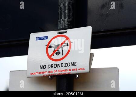 London, England, Großbritannien. No Drone Zone Schild auf Westminster Bridge Stockfoto