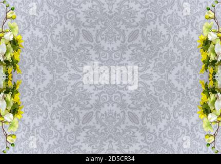 Blumen, visuelle Wirkung eines Spiegels, Raum für Texteingabe, abstrakte Tapete, voller Farben, seltsame Ornamente und Formen, Hintergrund mit schönen Geo Stockfoto