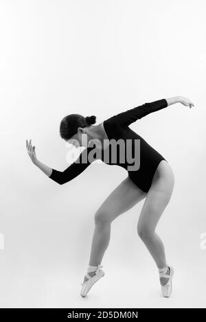 Voller Körper geschossen von Frau Ballet Dancer posing Stockfoto