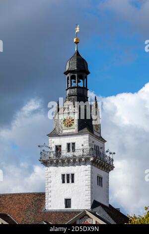 Barockschloss ist das bedeutendste Wahrzeichen von Wolfenbüttel, Niedersachsen. Der Glockenturm ist überall in der Innenstadt zu sehen.