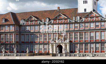 Das mittelalterliche Schloss Wolfenbüttel war ursprünglich der Lebensraum der lokalen Herrscher. Jetzt ist es als Gymnasium, Akademie der Künste und ein Museum. Stockfoto