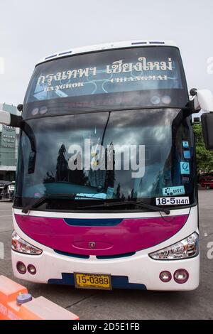 Chiangmai, Thailand - Oktober 10 2020: Bus der Firma Sombattour. Foto am Busbahnhof Chiangmai, thailand. Stockfoto