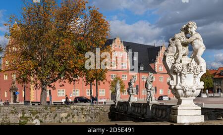 Wolfenbüttel Rüstkammer ist eines der historischen Gebäude in der Nähe des Stadtplatzes, neben dem mittelalterlichen Schloss. Das Äußere des Gebäudes wurde 2020 neu gestrichen. Stockfoto