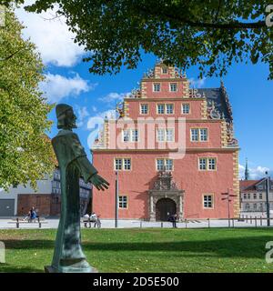 Wolfenbüttel Rüstkammer ist eines der historischen Gebäude in der Nähe des Stadtplatzes, neben dem mittelalterlichen Schloss. Das Äußere des Gebäudes wurde 2020 neu gestrichen. Stockfoto