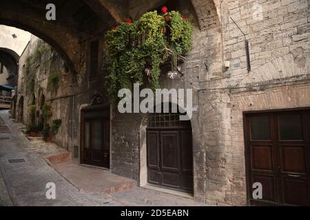 Gasse der mittelalterlichen Stadt Narni Stockfoto