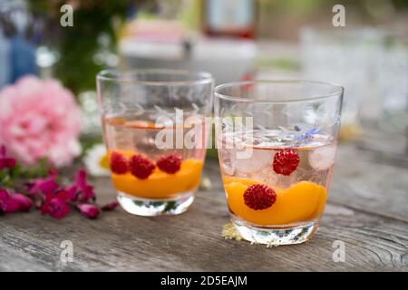 Pfirsich Party Punsch im Freien Stockfoto