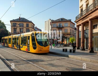 MULHOUSE, FRANKREICH - 17. Sep 2020: Straßenbahn in Mulhouse, Frankreich Stockfoto