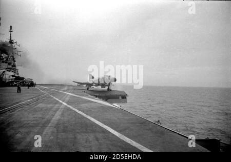 Die Royal Navy Phantom F-4K in Tests auf dem Flugzeug Carrier HMS Eagle im Juni 1969 Stockfoto